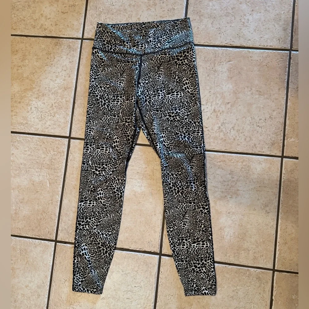 Nike Women’s Dri Fit Animal Leopard Print 7/8 Ankle Workout Leggings Size Small